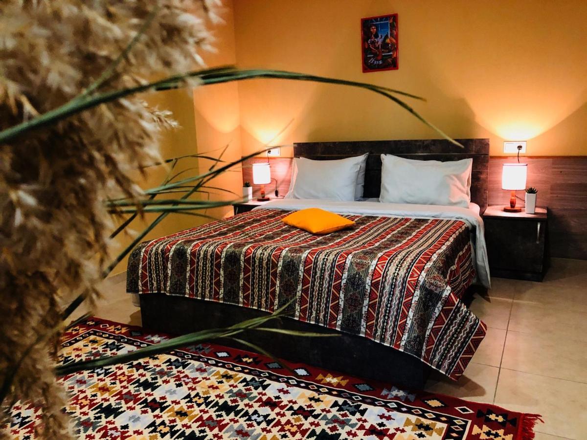 Hotel Nabadi Tbilisi Buitenkant foto